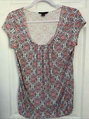 Tommy Hilfiger Scoop Neck Tee in White, Red & Navy Medallion Print